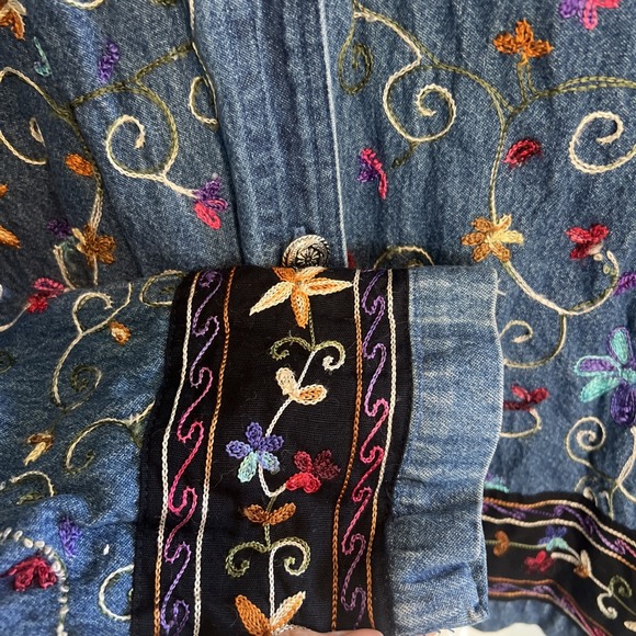 Life Style Women's Floral Embroidered Denim Jacket Sz Large Casual Button Up - Picture 5 of 6